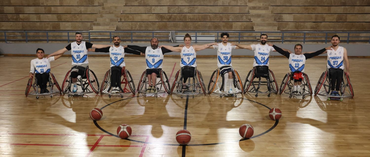 PAMUKKALE’NİN “ENGELSİZ YÜREKLERİ” ŞİMDİ SARAYKÖY’DE SAHNE ALIYOR!