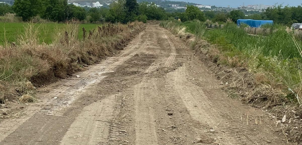 PAMUKKALE BELEDİYESİ KIRSAL MAHALLELERDE ARAZİ YOLU AÇMAYA DEVAM EDİYOR