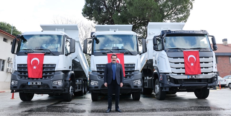 PAMUKKALE BELEDİYESİ’NİN HİZMET GÜCÜNE TAZE KAN 3 YENİ DEV KAMYON FİLOYA KATILDI