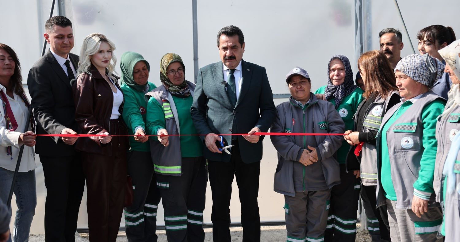 Pamukkale’de Kadın Eli Değen Modern Fidan Üretim Merkezi Açıldı!