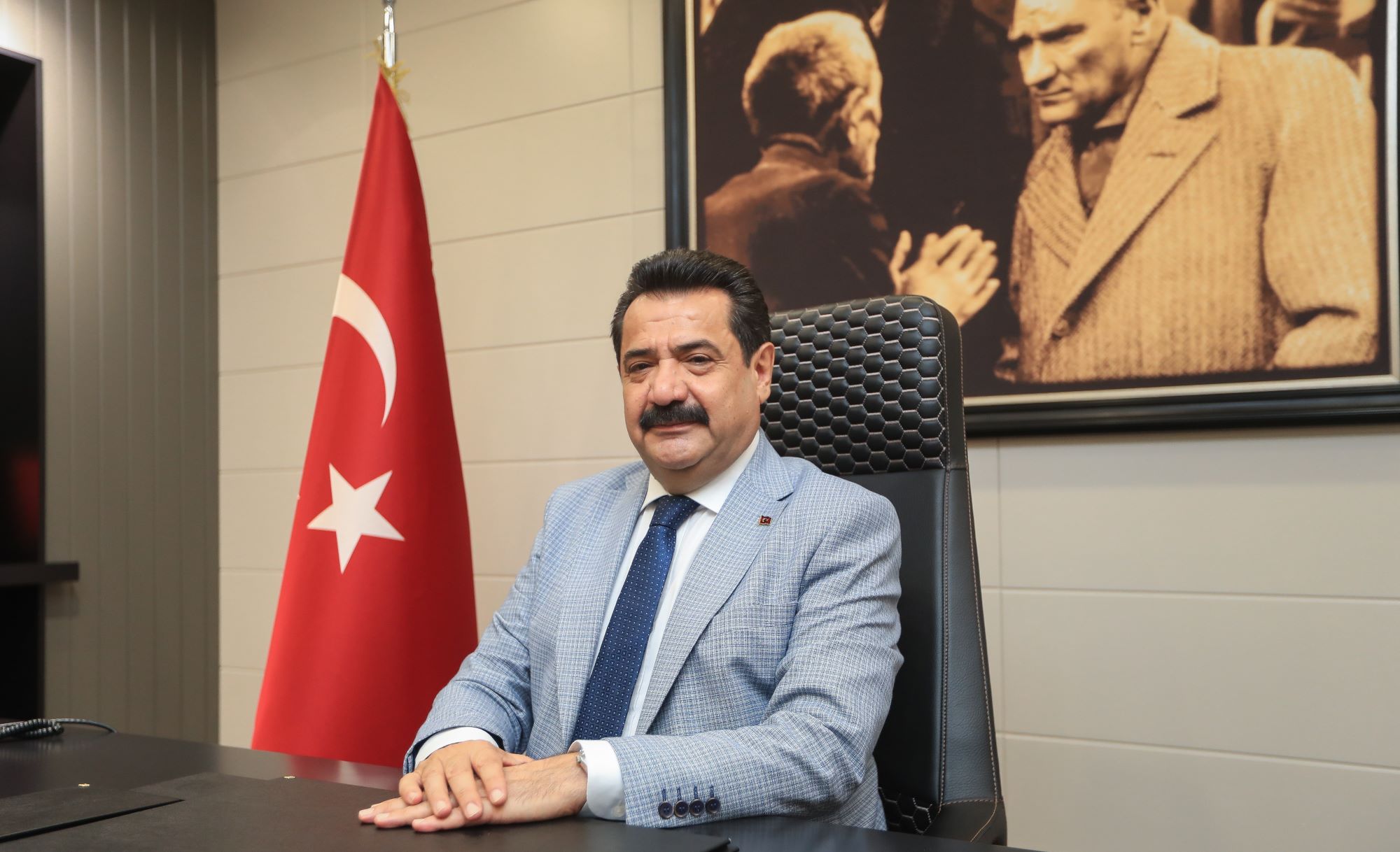 BAŞKAN ERTEMUR’DAN 24 TEMMUZ MESAJI: “GÜÇLÜ DEMOKRASİNİN TEMELİ ÖZGÜR BASINDIR”