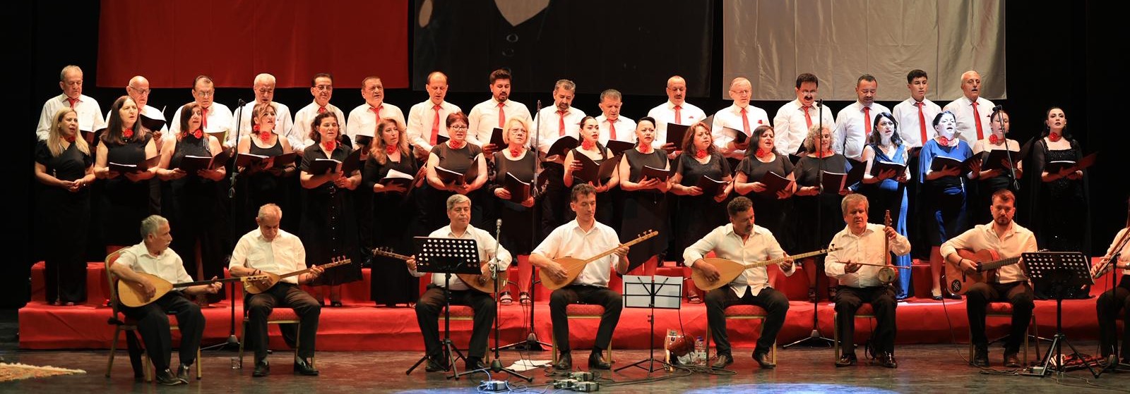 PAMUKKALE’DE TARİHİ GECE: ANADOLU EZGİLERİ BAĞBAŞI KÜLTÜR MERKEZİ'NDE YANKILANDI