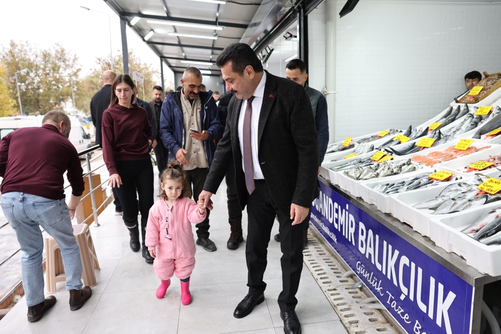 BAŞKAN ERTEMUR, SÖZ VERDİĞİ BİR PROJESİNİ DAHA TAMAMLADI MODERN BALIK HALİ HİZMETE AÇILDI